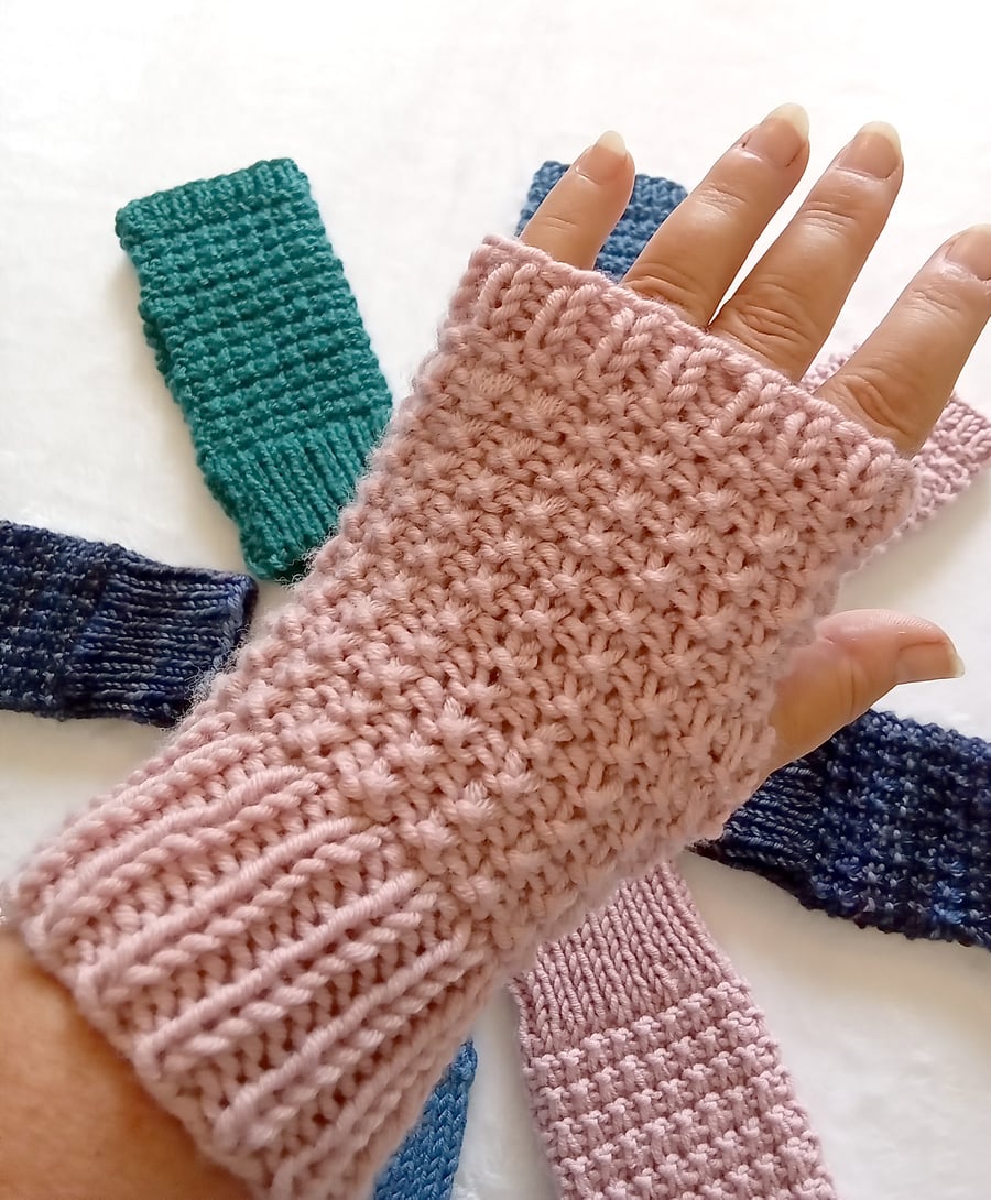 Women's Hand Knit Fingerless Mitts, Mittens in merino wool. Hand wrist warmers. 