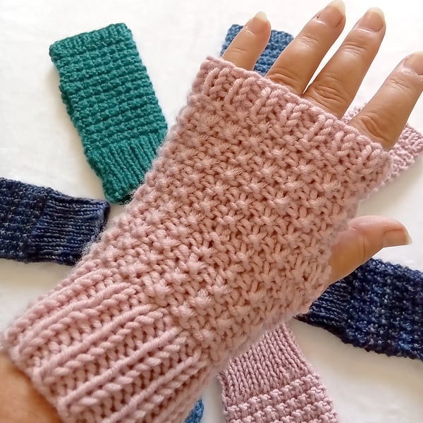 Women's Hand Knit Fingerless Mitts, Mittens in merino wool. Hand wrist warmers. 