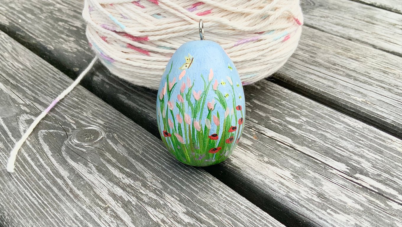 Hanging Decoration. Painted Wooden Egg. Baubles. Tree Decoration. Flowers.