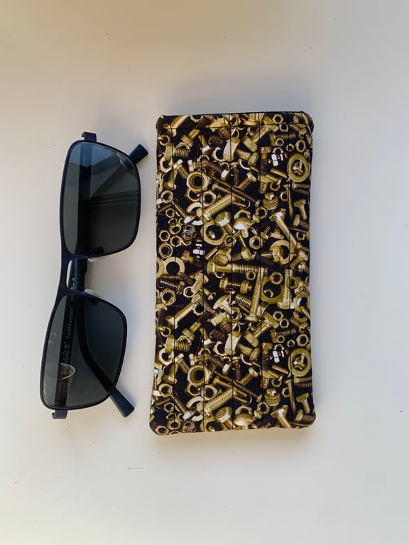 Nuts And Bolts Design Quilted Fabric Glasses Case