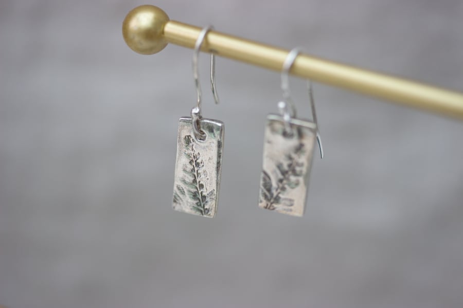 Silver fern pattern shiny earrings seconds sunday