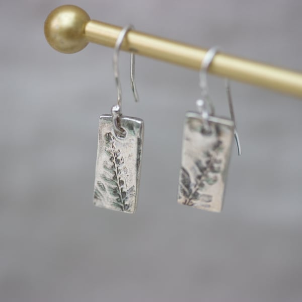 Silver fern pattern shiny earrings seconds sunday