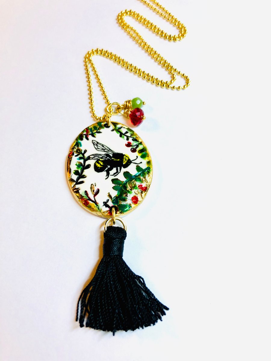 UNIQUE HONEY-BEE HANDCRAFTED PENDANT,in Ming porcelain.( free post uk)
