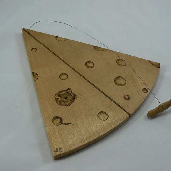 Triangular cheeseboard with cutting wire