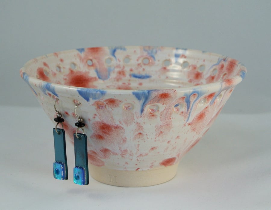 Decorative jewellery bowl in cream, cerise & hints of blue