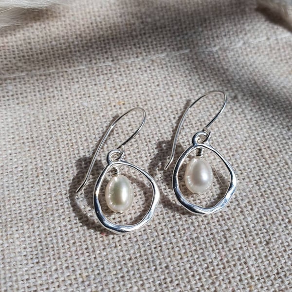 Freshwater pearl and sterling silver circle drop earrings