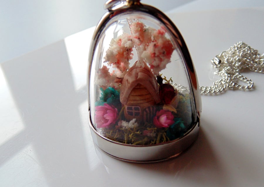 Fairytale Cottage Dome Pendant with Real Flower Garden