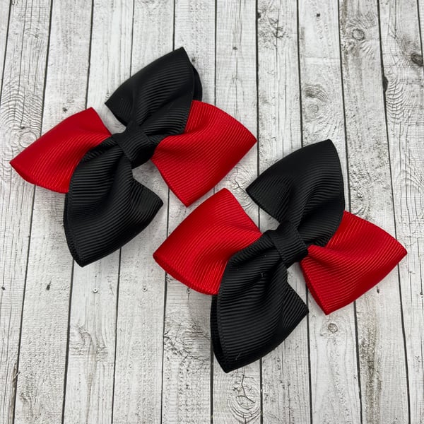 Black and Red Square Double with Bows on Clips (pair)