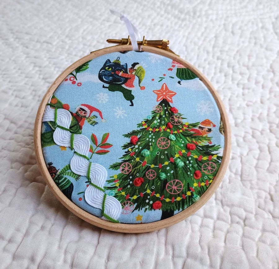 Christmas mini fabric picture hoop art - tree, elves, baubles, cat
