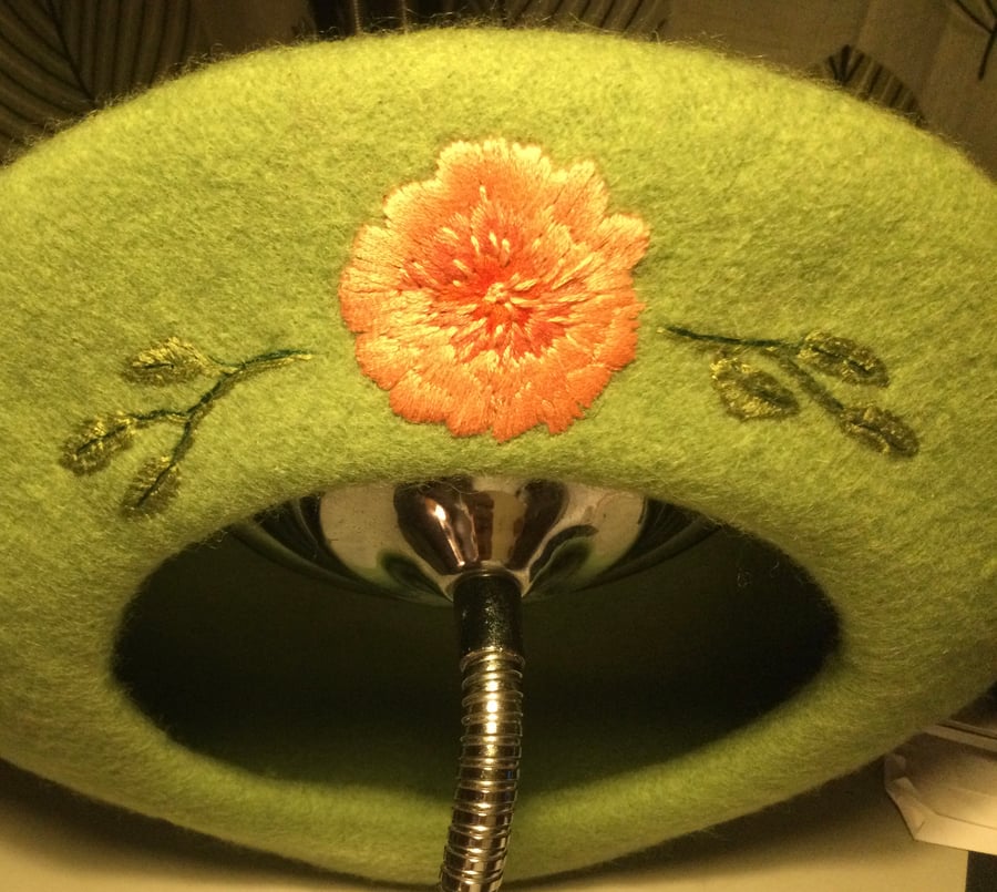 Apple green Pure new wool embroidered Beret