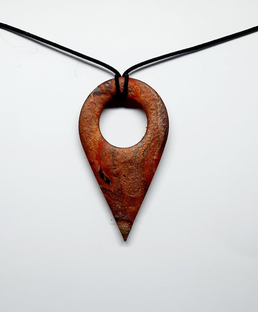 Cutout pendant necklace 