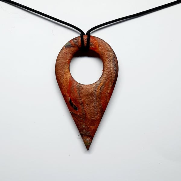 Cutout pendant necklace 