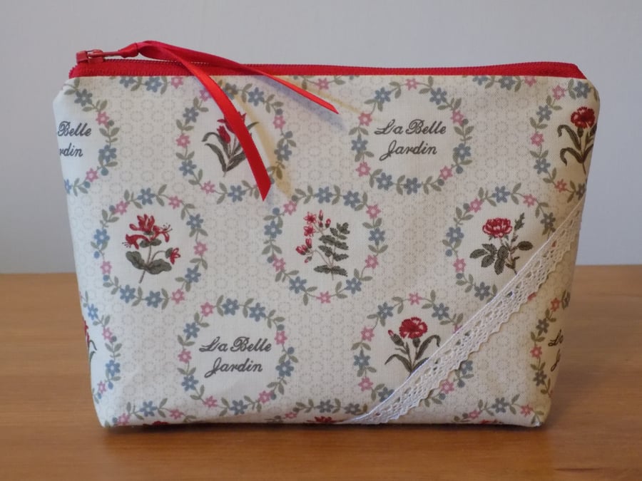 'Vintage Style' Ivory Floral Fabric Make Up Case Bag