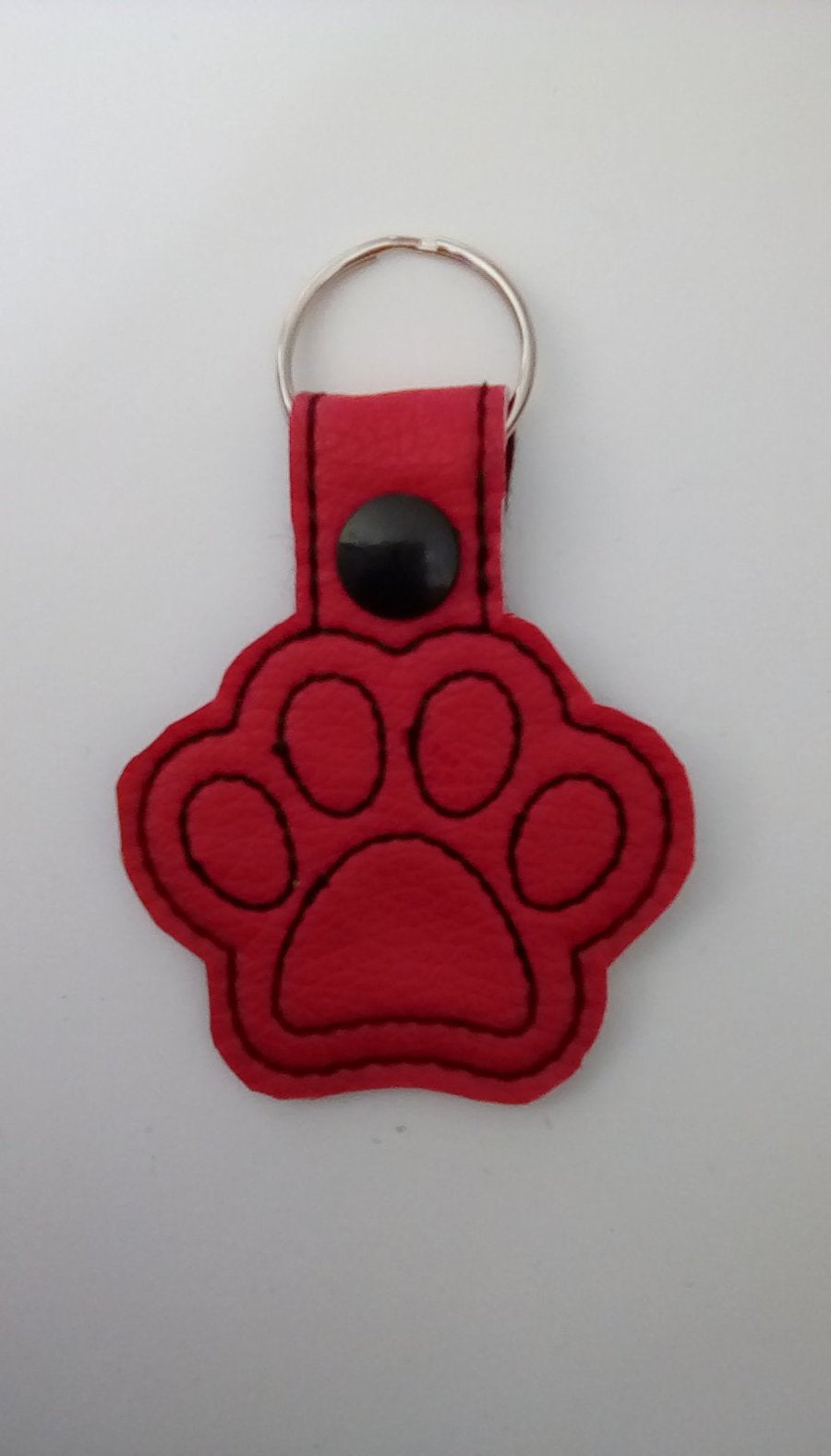 2. Paw print outline keyring.