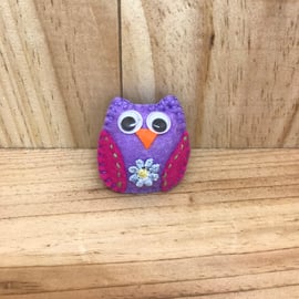 Felt Owl Brooch. (070)