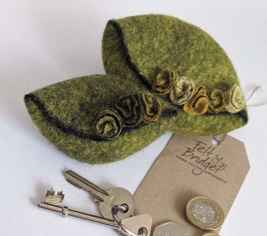 Small felted Pod Purse: Zingy Olive