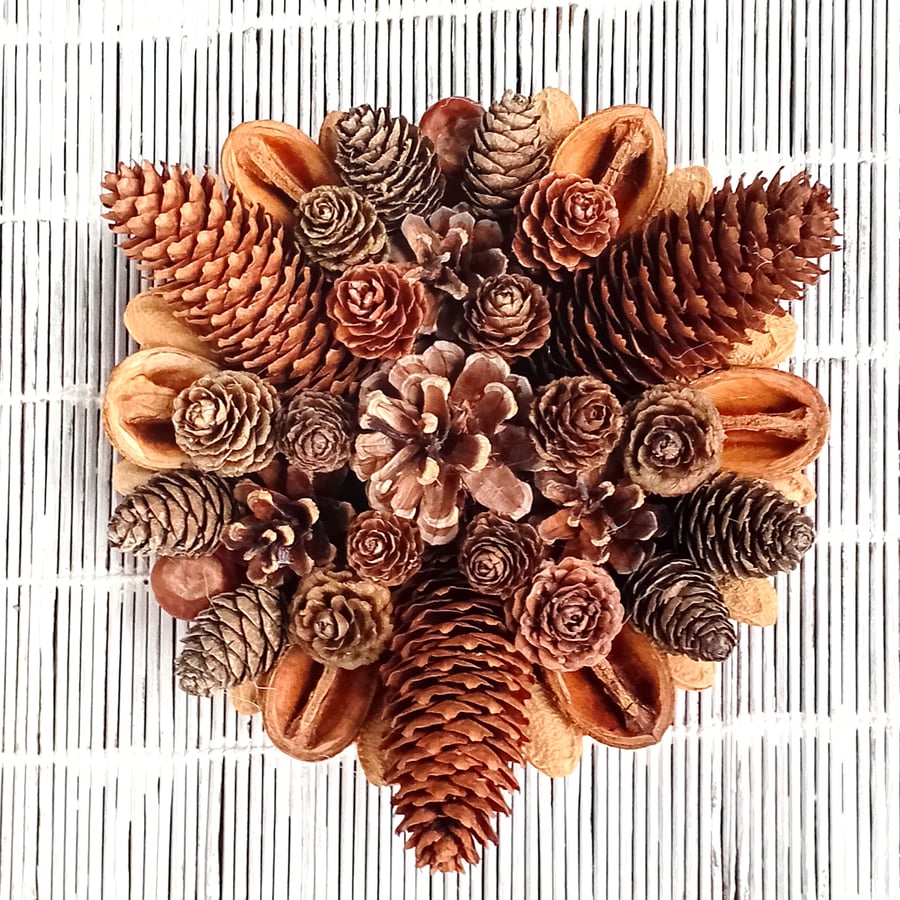 Christmas table, mantle piece, wall, small 'roundel' cone wreath