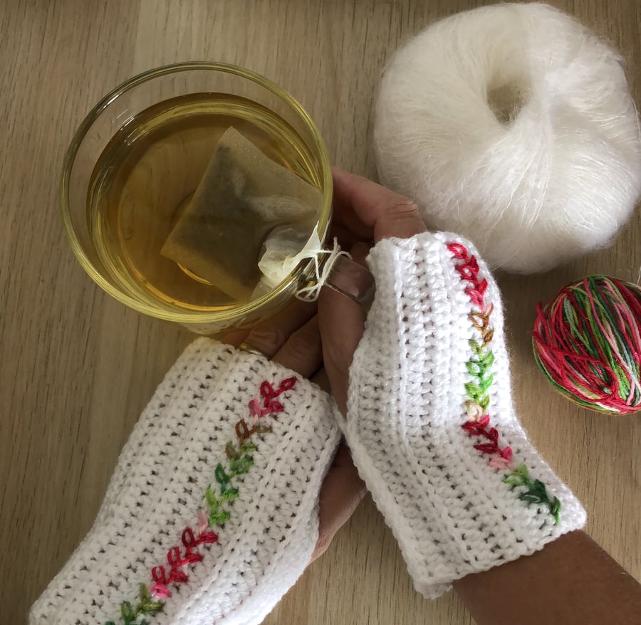 Fingerless gloves, white wristwarmers with bright embroidery, Christmas