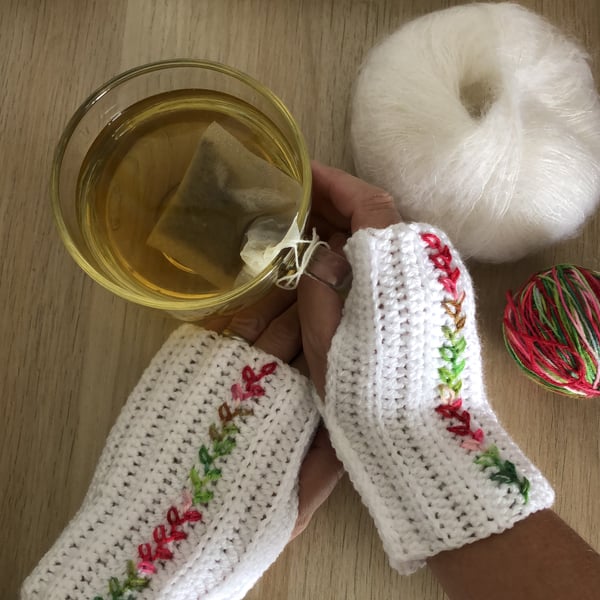Fingerless gloves, white wristwarmers with bright embroidery, Christmas
