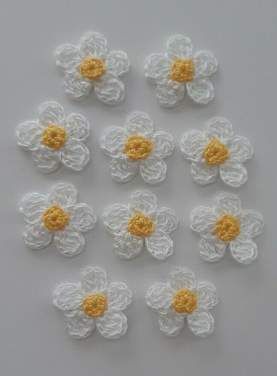 10x Tiny Cotton Crochet Daisies- Embellishments- Crafts - Appliques- sewing