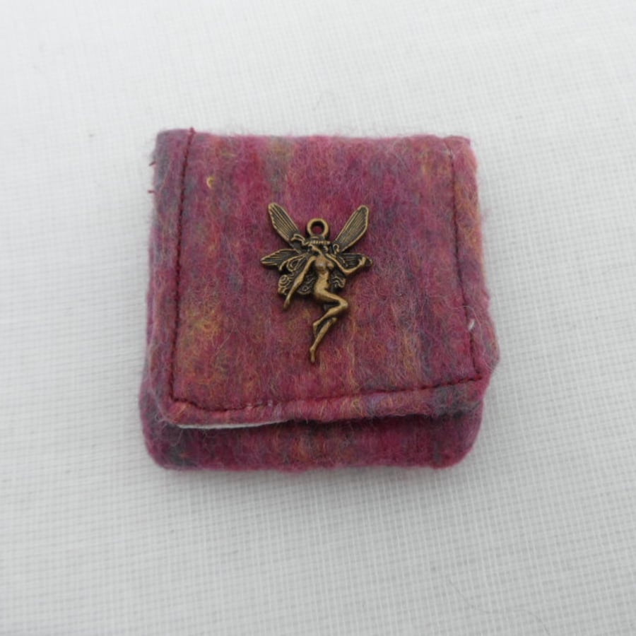 Felted tooth fairy pouch (dark pink)