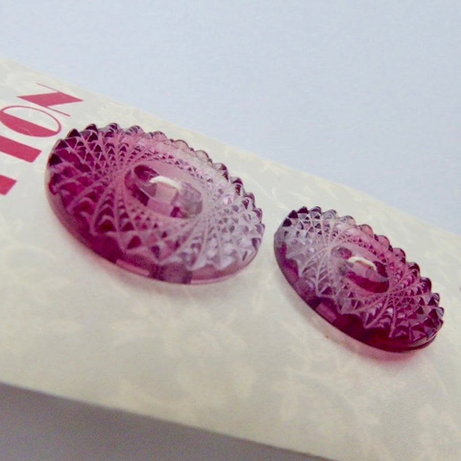 Cranberry ombre buttons, vintage buttons. - Folksy