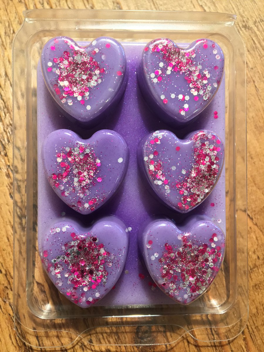 Black Plum & Rhubarb Scented Handmade Soy Wax Melt Heart Clamshell