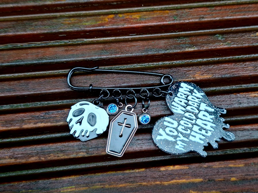 Safety Pin Brooch Badge black charms alternative emo gothic heart Valloween