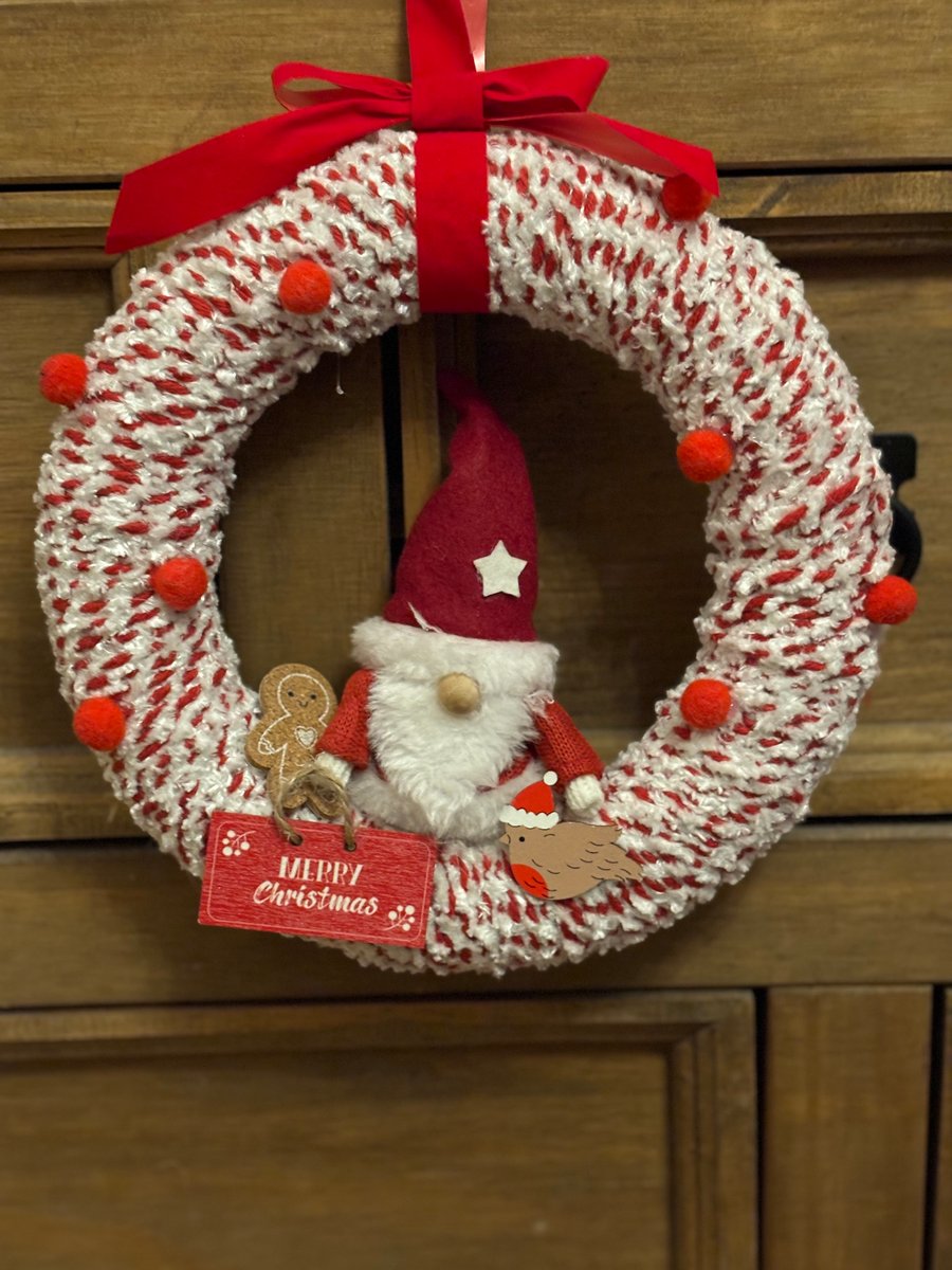  Christmas wreath red white stripes gnome Santa 