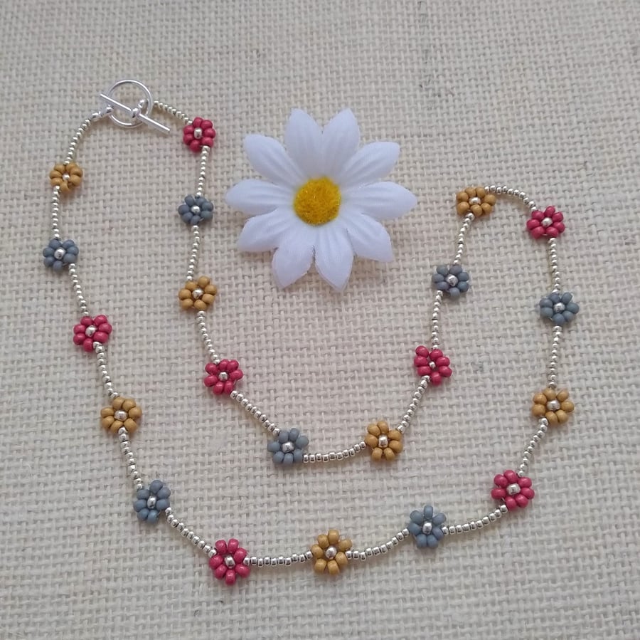 18" Gold, Grey and Cranberry Large Daisy Beaded Necklace