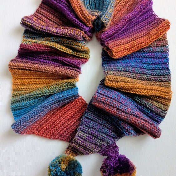 Scarf with pompoms