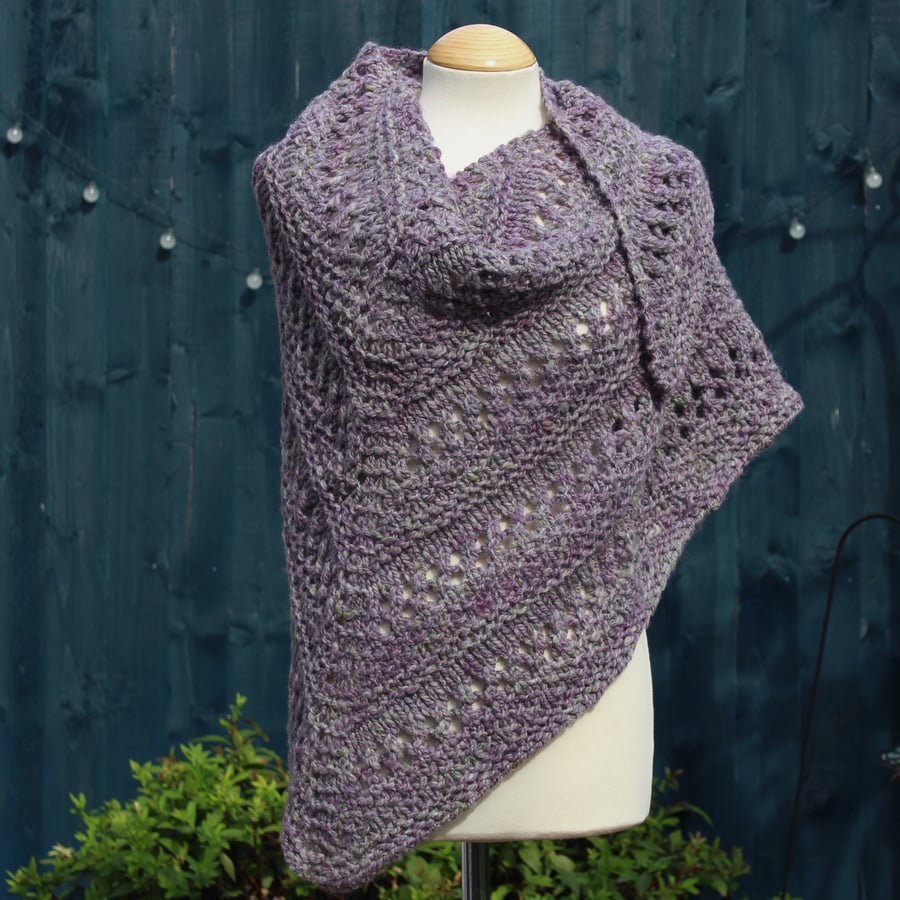 Knitted triangle shawl in lilac and green hand-spun 95% pure wool - design B528