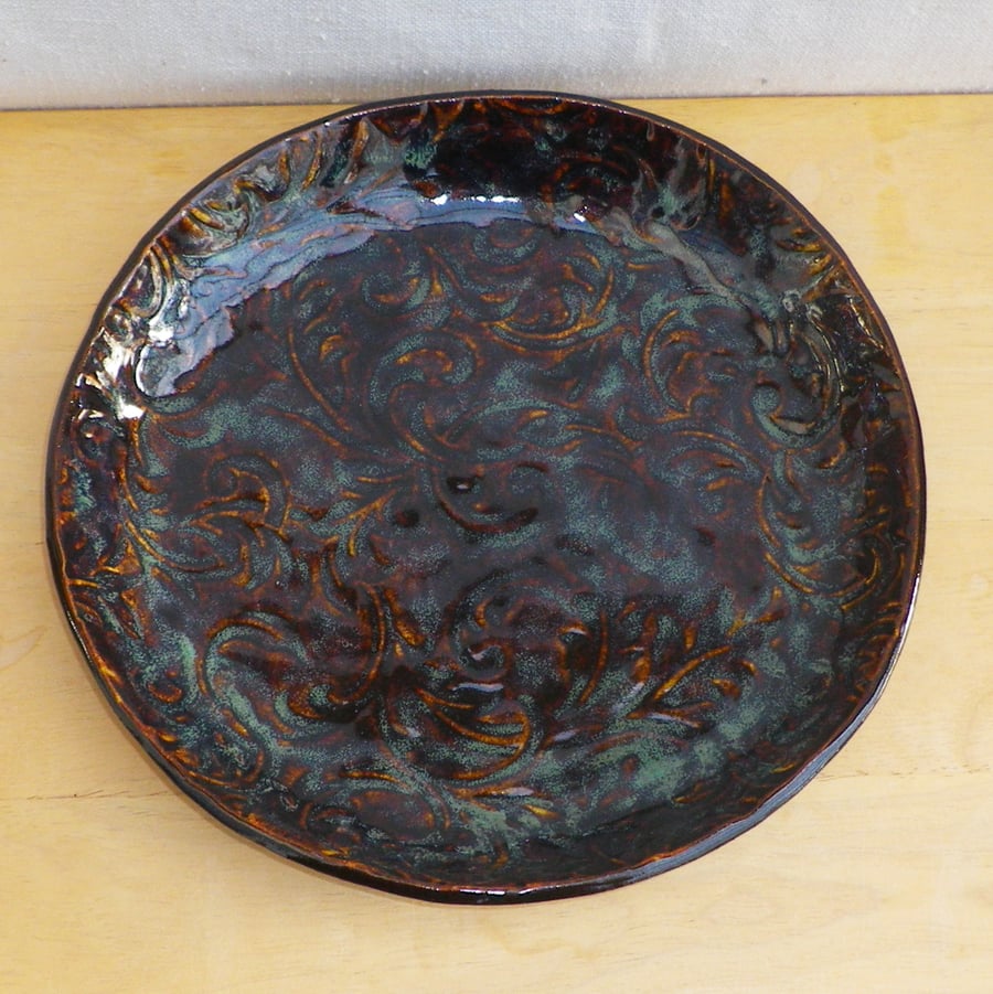 Serving dish dinner plate in textured stoneware pottery ceramic