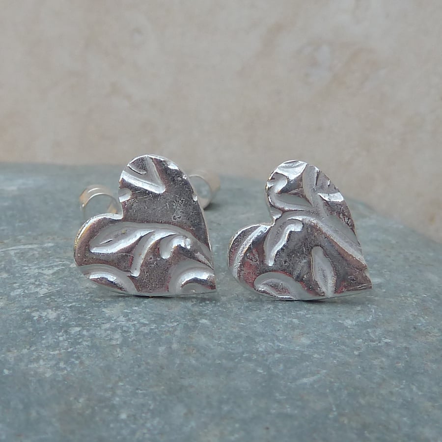 Fine Silver Leaf Patterned Heart Stud Earrings - STUD045