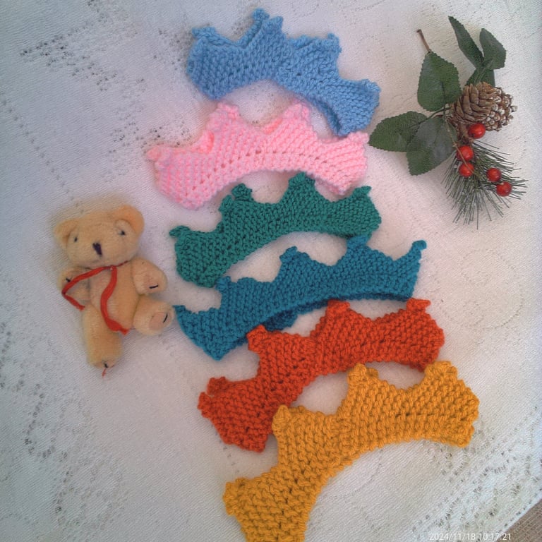 Set of 6 Children's Party Crowns,  Knitted Crowns, Party Hats, Knitted Crown