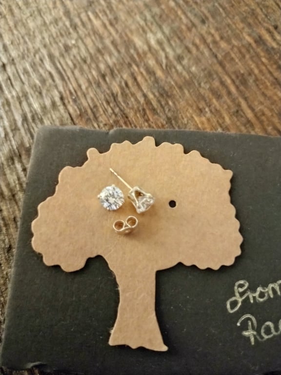 Beautiful 6 mm Swarovski stud earrings