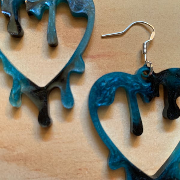 Incredible dripping blue and black heart earrings 