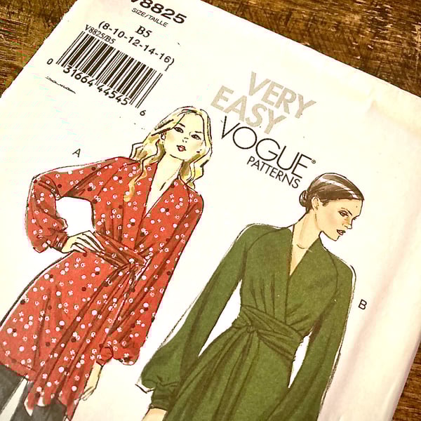 Vogue Very Easy V8825  Pattern - Ladies Dress, Tunic and Trouser 8- 16