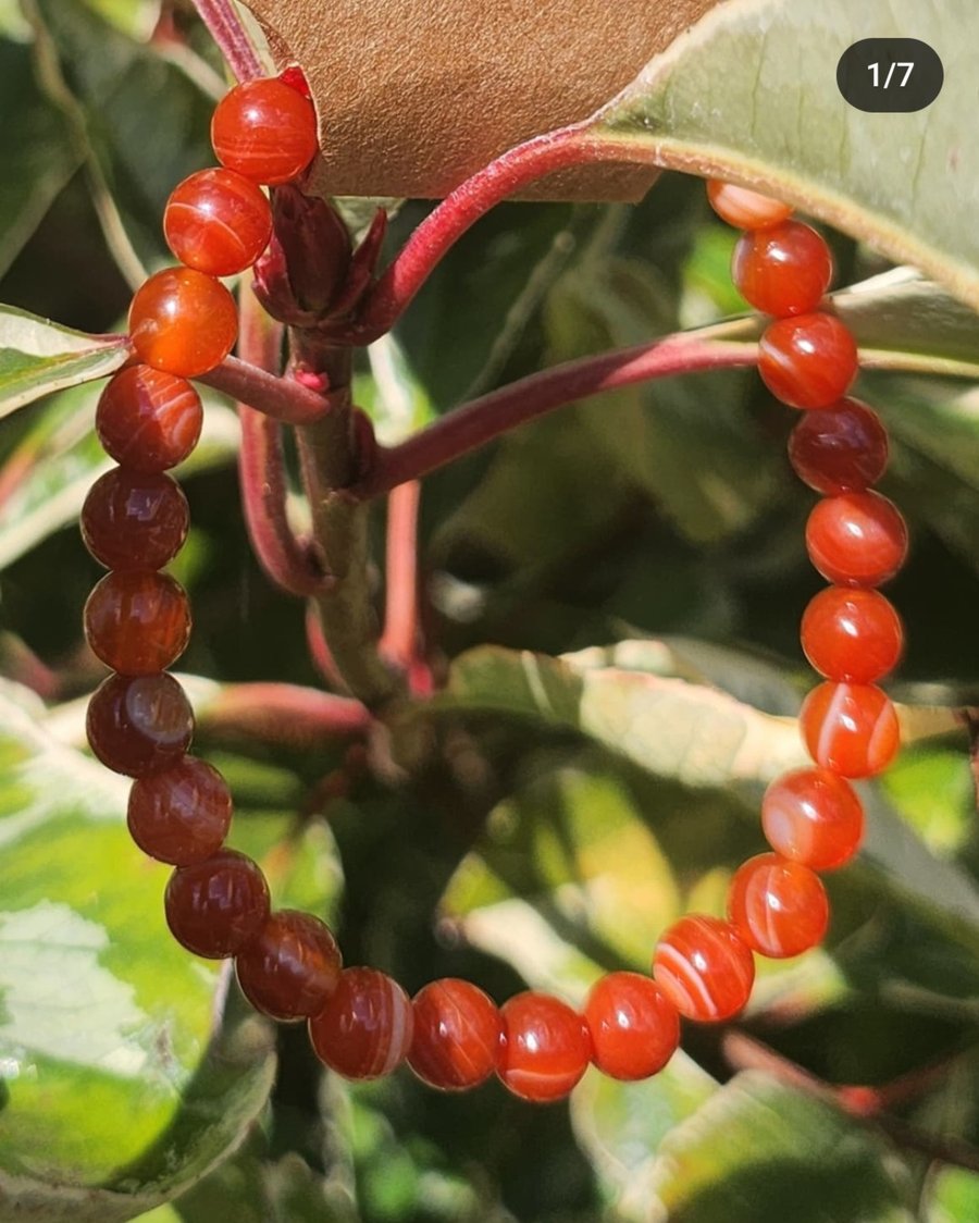 Red Striped Agate Rounds Stretchie Bracelet 