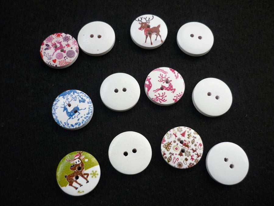 12  WHITE WOODEN CHRISTMAS,XMAS BUTTONS  - REINDEER THEME (20mm) 2 hole 