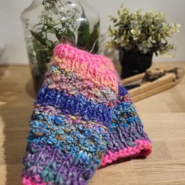 Knitted cowl using handspun yarn