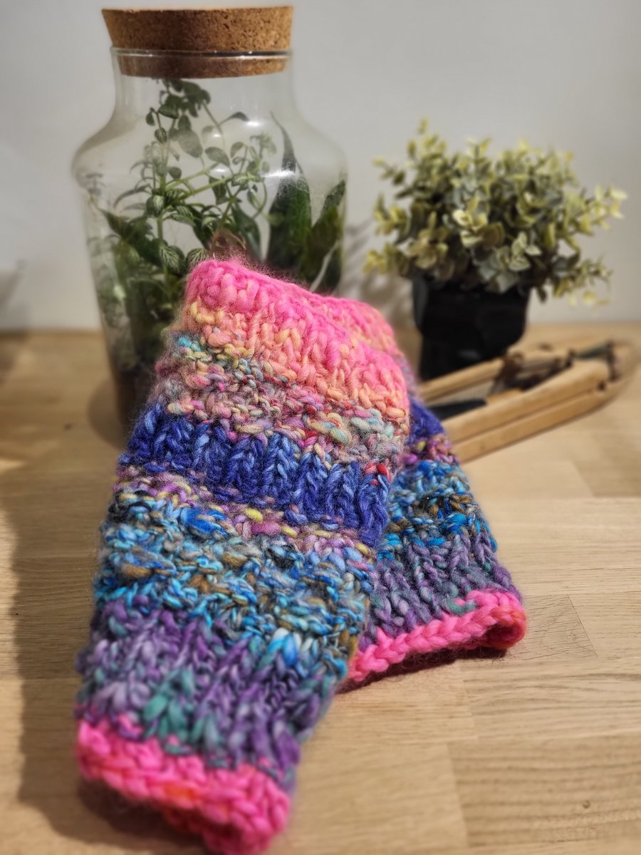 Knitted cowl using handspun yarn