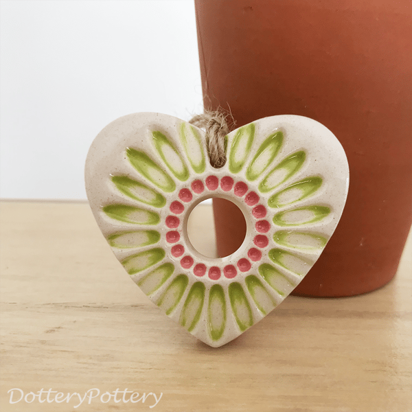 Small Ceramic heart decoration with green daisy