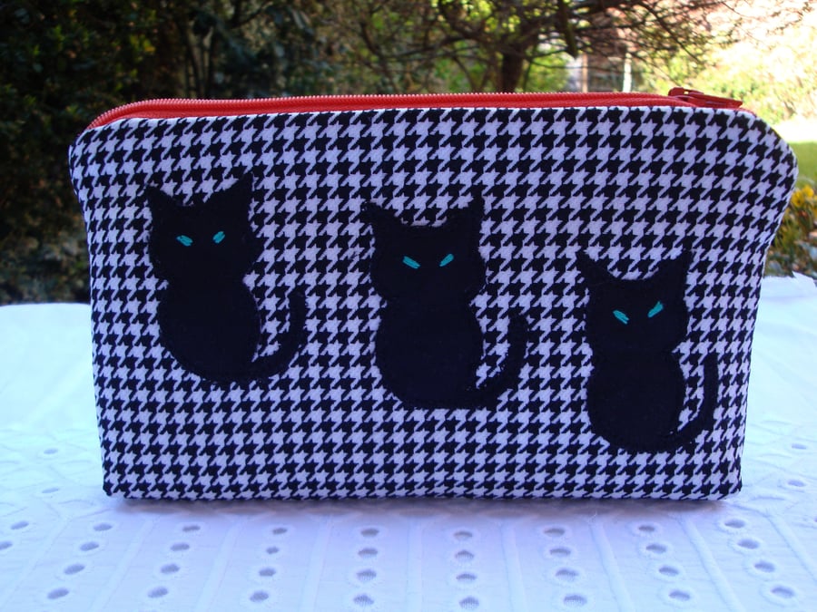 SALE  Black and White Dogtooth Wool Make Up Bag - Pencil Case - Black Cats .
