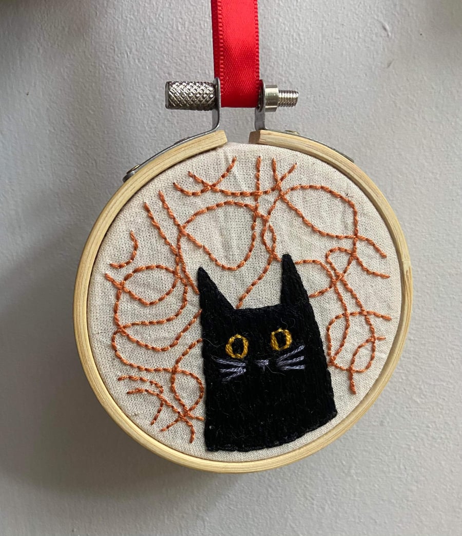 Embroidery black cat with yarn hand sewn in bamboo display hoop 3 inch