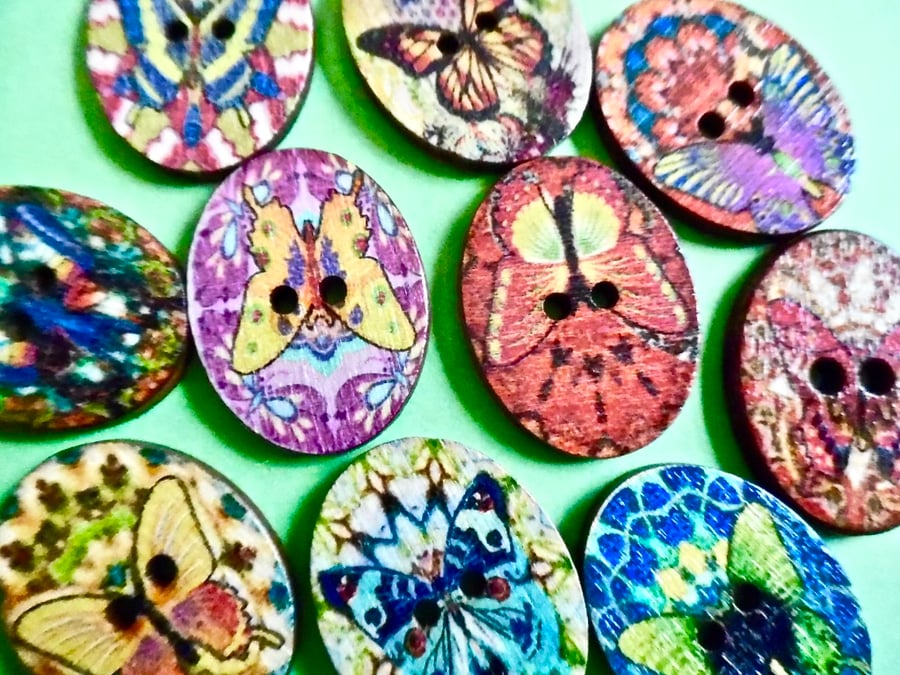 10 x Oval Shape Wood Butterfly Design Buttons  2 holes