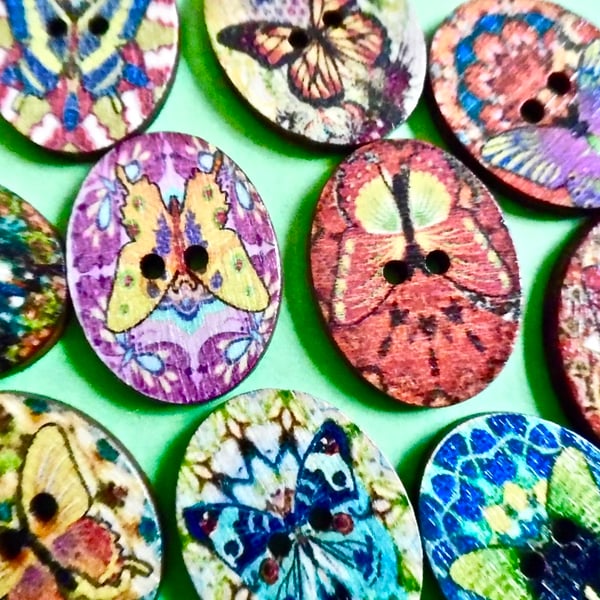 10 x Oval Shape Wood Butterfly Design Buttons  2 holes