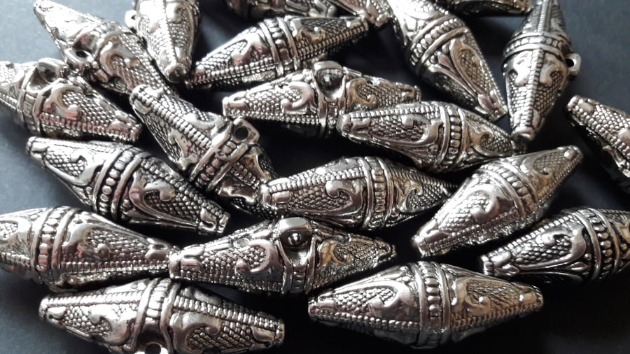 40mm (1.1 2")  Antique Silver Gothic Style Toggle Buttons