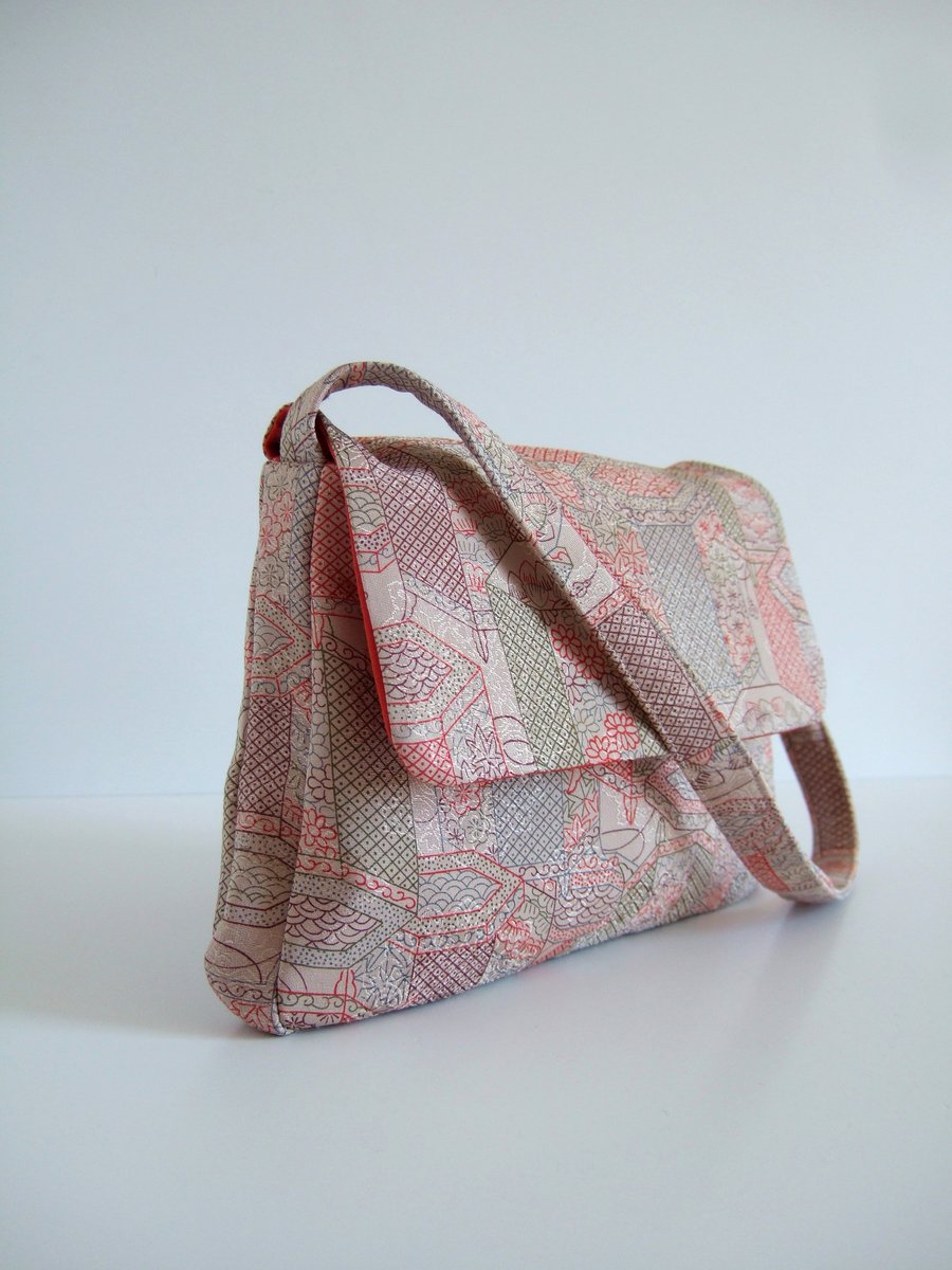 Vintage Japanese kimono fabric, evening or occasions bag.