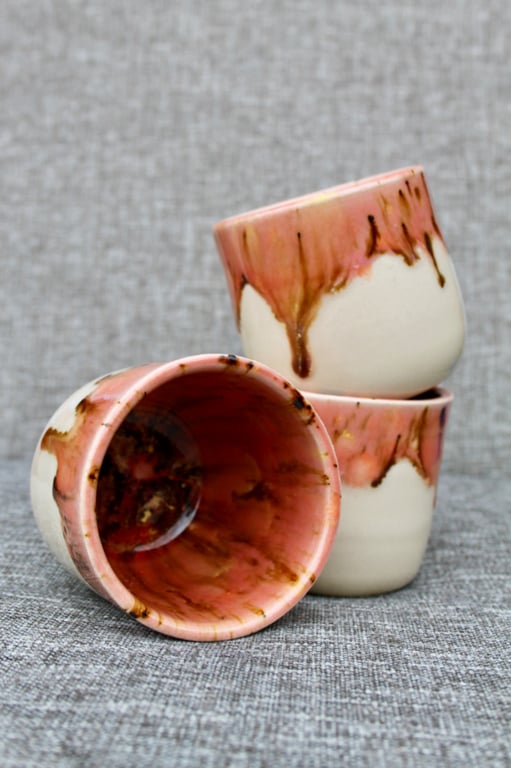 Ceramic tumbler with pink dripping glaze 